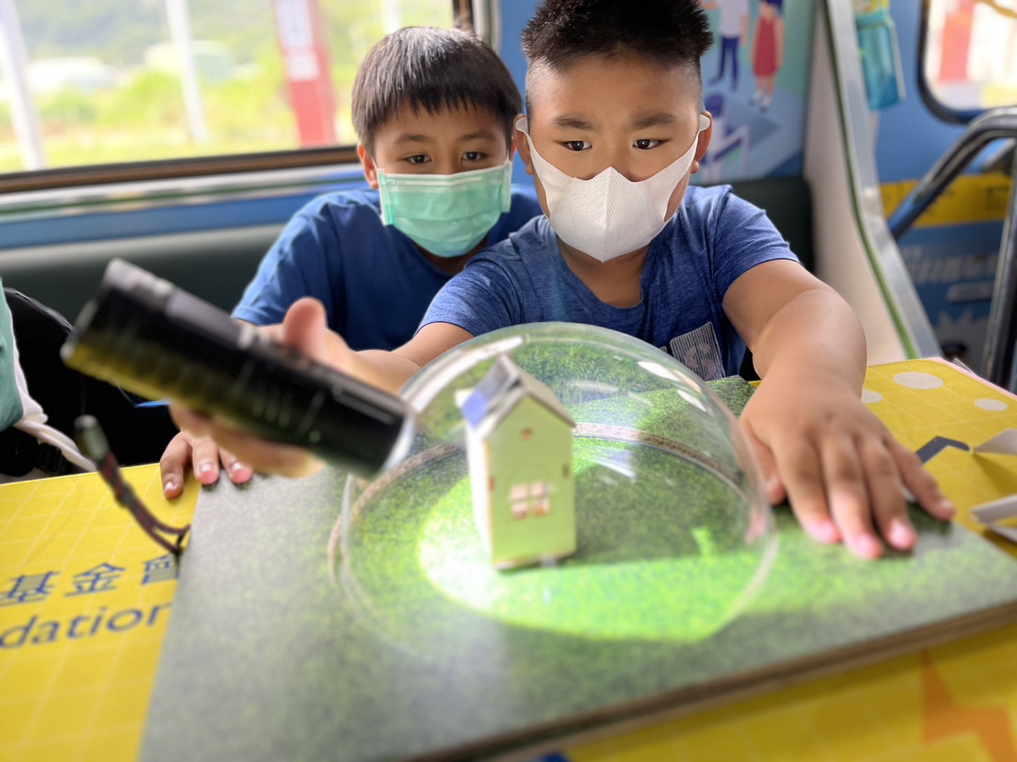 jiuyou.com參與基礎科學主題車廂，以STEAM教學精神，設計「逐日科學家」、「太陽能工程師」以及「淨零建築師」三大能源科普課程和實驗